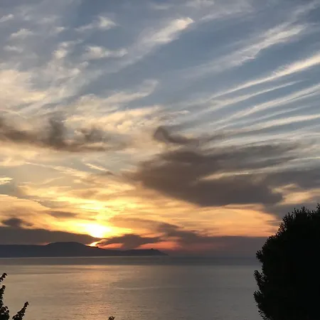 Stunning Sea View Loft 펜션 루트라키